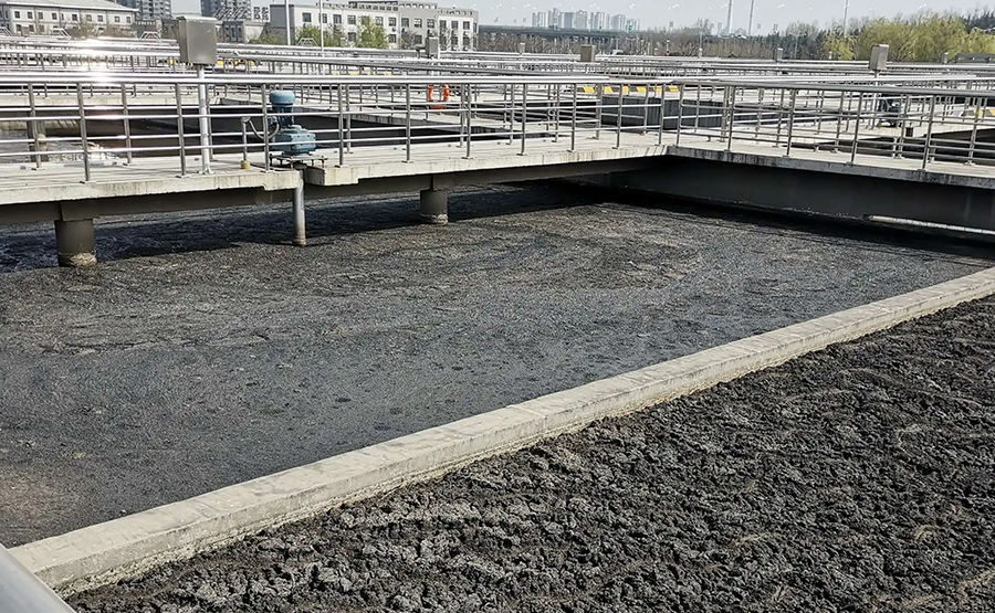 飛灰水洗漿液脫水難題破解:耐腐蝕臥螺離心機(jī)助力危廢資源化利用(圖1) 飛灰水洗漿液脫水難題破解:耐腐蝕臥螺離心機(jī)助力危廢資源化利用(圖1)